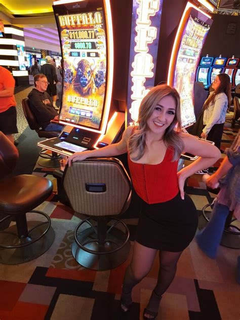 hottest waitresses in las vegas  Dining: “Locals” restaurants