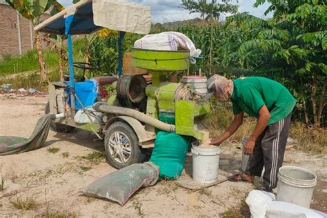 huller padi  Sampel dedak padi yang diambil adalah dedak padi hasil penyosohan terakhir pada proses penggilingan padi, kemudian langsung dilakukan pengukuran kadar air dedak dengan menggunakan Rika Moisture Meter