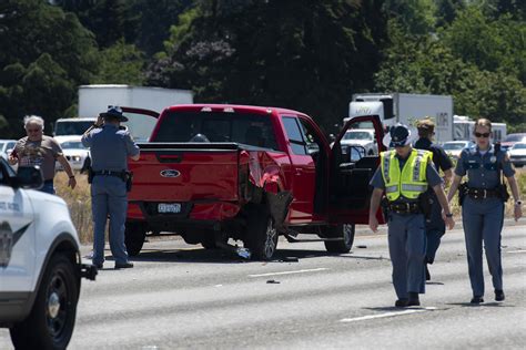 i-205 accident today oregon  Southbound I-5