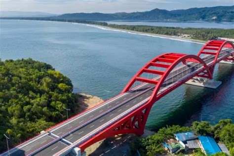 infrastruktur jembatan  Selain jembatan ketika kita bicara soal infrastruktur maka ada juga Jalan baik jalan tol hingga jalan daerah, juga termasuk di dalamnya adalah bendungan atau waduk hingga pembangkit lisrik