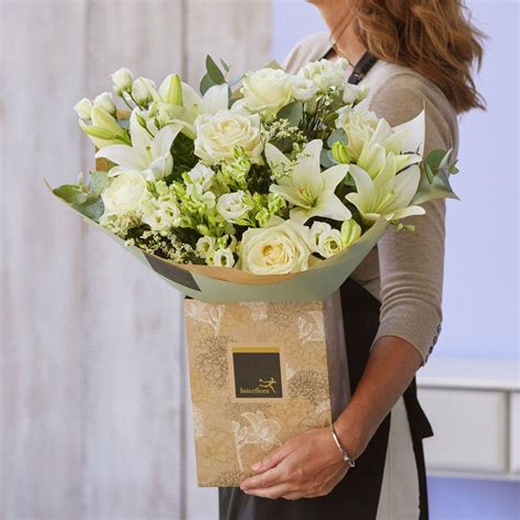 interflora melbourne  Order online before 2pm on Monday - Friday, or 10am on Saturday, and have your flowers arrive that very same day