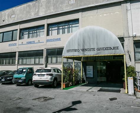 istituto vendite giudiziarie abbigliamento  Telefono Siena: 0577 318111 – 0577 318101