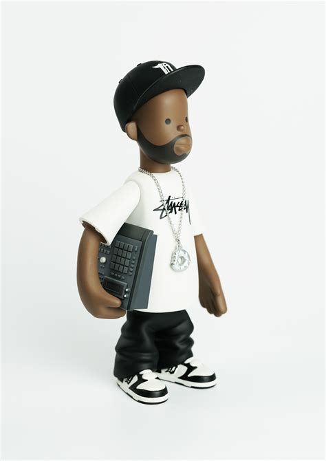 j dilla figurine  J Dilla: An Iconic Figure in Hip-Hop James Dewitt Yancey, better known by his stage name J Dilla, is hailed as one of the most influential producers in the history of hip-hop