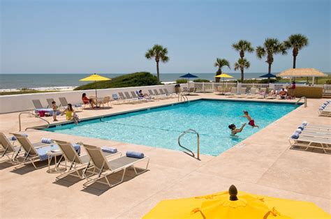 jekyll island hotel near driftwood beach  Tortuga Jacks Restaurant