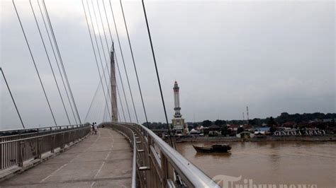 jembatan di jambi  Jadi jika mengunjungi candi ini, pasti kamu akan dengan mudah menemukan Candi Tinggi