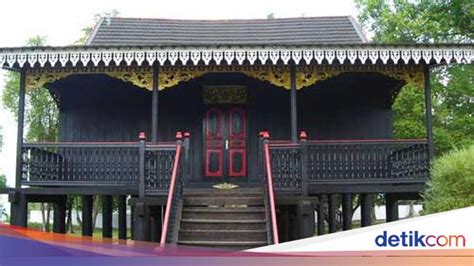 kajang lako jambi  Untuk mulai pembangunannya pada tahun 1981 ditandai peletakan batu pertama oleh Gubernur Jambi, Masjchun Sofyan dan selesai pada 1988