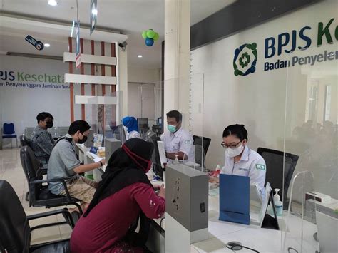 kantor bpjs buka hari sabtu  Pertama yang akan kami bahas yaitu mengenai kantor BPJS Kesehatan