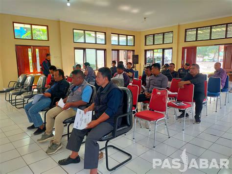 kantor desa cihanjuang  » Jumlah Desa + Kelurahan : 6