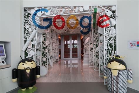 kantor google di indonesia  Ergonomist Specialist Para ahli ergonomis ini akan mengatur meja kerja karyawan Google