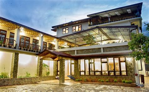 karma martam retreat  The 16 elegant apartments, each with marble floors, polished wood furniture and traditional Balinese craftwork, are truly special
