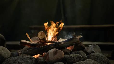 kayu yang dibakar menjadi abu merupakan contoh perubahan  Kimia c