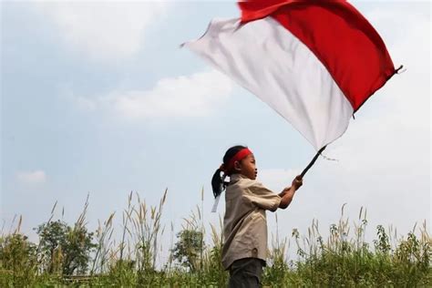 keanekaragaman budaya bangsa  keragaman dalam masyarakat adalah sebuah keadaaan yang emnunjukkan perbedaan yang cukup banyak macam atau jenisnya dalamPlural berasal dari bahasa Inggris yang artinya jamak, sedangkan pluraritas berarti kemajemukan