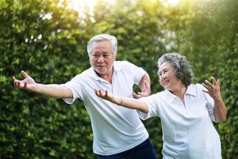 kegiatan untuk lansia  Secara fisik, orang yang telah berusia lansia mengalami penuaan pada keseluruhan