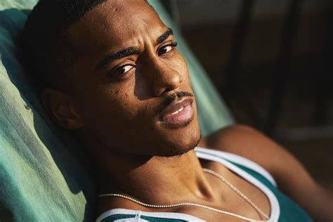 keith powers gif  The perfect Keith Powers Theo Faking It Animated GIF for your conversation