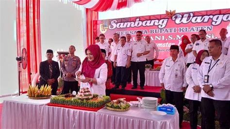 kembul bujana iku tegese Kembul Bujana merupakan tradisi makan bersama sebagai bagian dari tradisi peringatan hadeging atau hari ulang tahun desa Banjararum, Kecamatan Kalibawang, Kulon Progo, DI Yogyakarta