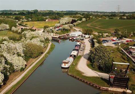 kennet and avon canal moorings for sale  by · Mai 13, 2023 · Mai 13, 2023Address: Station Road, Kintbury, RG17 9UT View on Google map