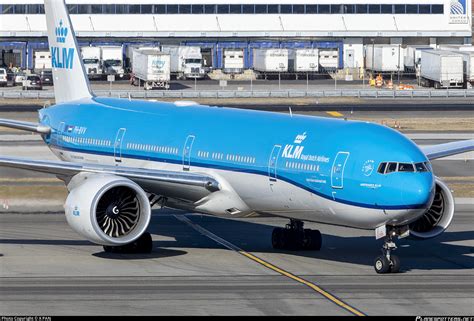 klm royal dutch airlines anmeldelser  It is a subsidiary of the Air France–KLM group and a member of the airline alliance