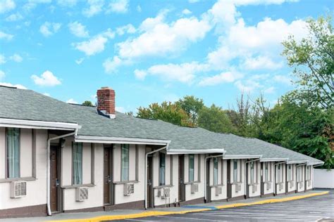 knights inn bensalem pa  172 sleeping rooms in hotel