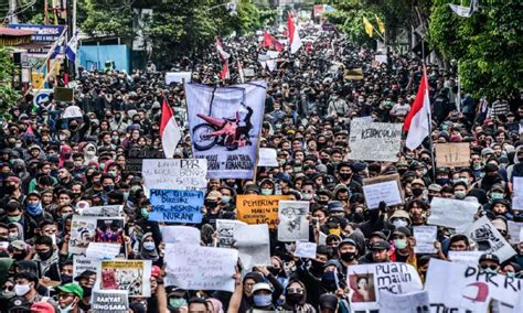 konflik terjadi karena Bentrokan terbaru ini terjadi menyusul kenaikan ketegangan selama satu bulan terakhir, tetapi konflik Israel dan Palestina itu sendiri telah berlangsung puluhan tahun