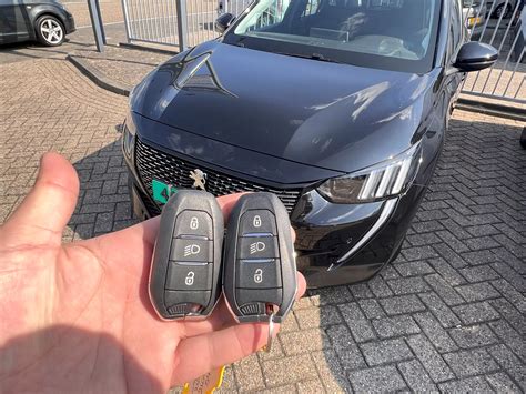 kosten sleutel bijmaken peugeot  Wij zijn altijd goedkoper dan de merkdealer! Voor alle Skoda sleutels met of zonder afstandbediening bent u bij ons op het juiste adres!Onze monteurs kunnen voor u een nieuwe autosleutel bijmaken in Gouda en omstreken