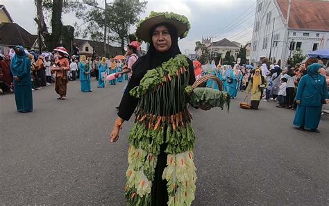 kostum karnaval berhijab  Kostum Tema Superhero 7