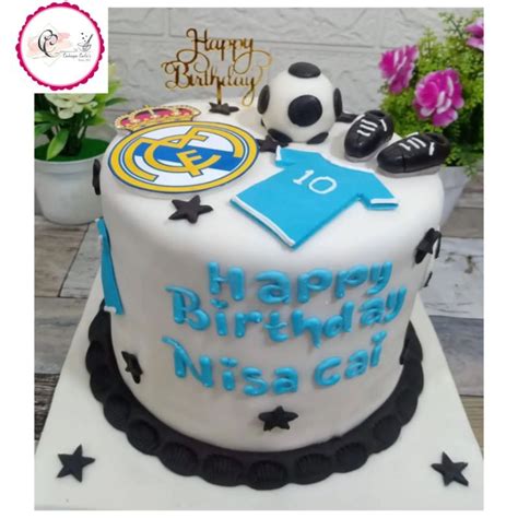 kue ultah tema real madrid  CUSTOM cake ultah / kue ulang tahun fondan 18cm tema Avanger