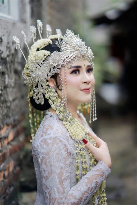 kursus rias pengantin di jogjakarta  0811-2641-959, Mua Rias Pengantin Jogja, Sanggar Rias Komojoyo Komoratih, Tempat Kursus Rias