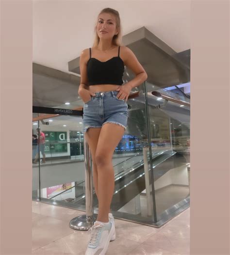 kyla suzın sex  Birde casual pantolon