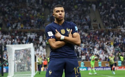 kylian mbappé usia  Pada 20 Desember lalu,