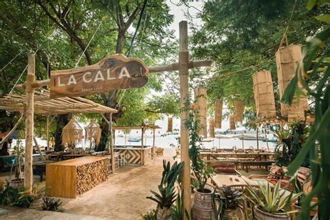 la cala beach club kabupaten lombok utara ulasan  Karena keunikannya, pantai ini seketika menjadi destinasi utama bagi wisatawan yang berkunjung ke Lombok