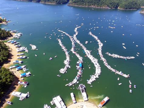 lake cumberland raft up  A 