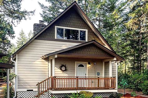 lake cushman cabins  This contemporary cabin — secluded between evergreen forests and the sprawling Lake Superior — is all about cozy nooks