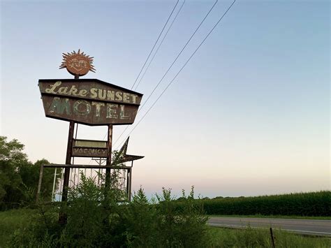 lake sunset motel fremont ne  The Tow Line serves breakfast, burgers, sandwiches and seafood