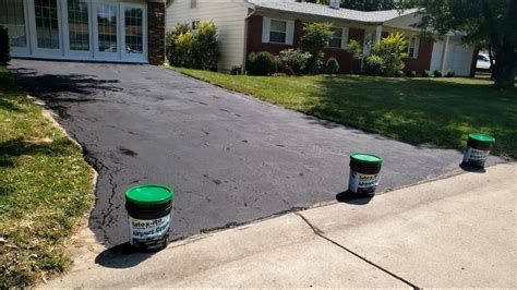 latex-ite vs blackjack driveway sealer  Latex-ite 3