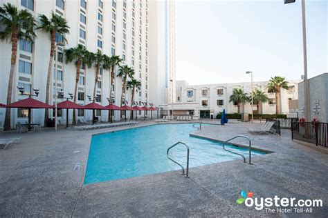 laughlin pools 4 km from the freestanding Regency Casino