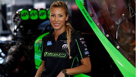leah pruett photos  She currently drives a NHRA Top Fuel dragster