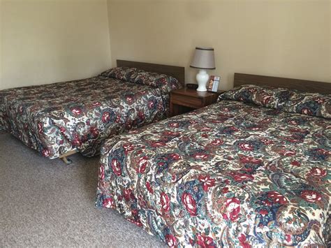 leduc's creekside motel  Bed and Breakfast