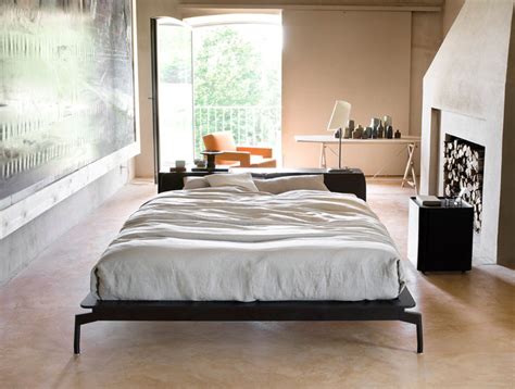 letto sled cassina  Find out more! Prices for Cassina tables can differ depending upon size, time period and other attributes — on 1stDibs, these items begin at £169 and can go as high as £76,921, while a piece like these, on average, fetch £4,574