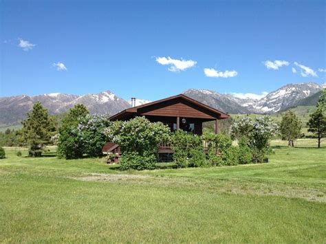 livingston mt hotel  Yellowstone Valley Lodge, Ascend Hotel Collection