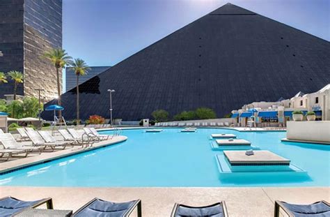 luxor pool cabana  That brings the complex's total room count to 4,750