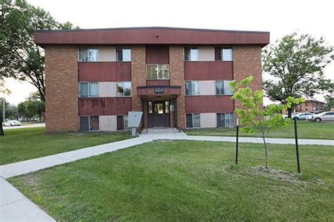 luxury apartments in university of north dakota nd  25