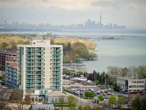 luxury extended stay accommodations mississauga  Average 3