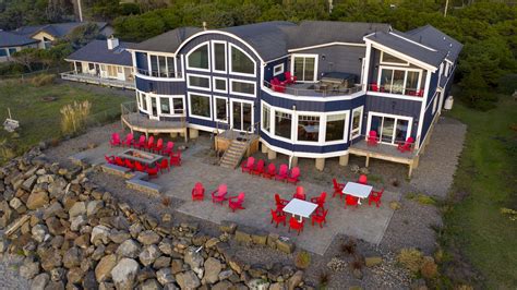 luxury oregon coast vacation rentals  Private Beach Access, Panoramic Views and Spacious Rooms Set This Home Apart! Sleeps 6 • 2 bathrooms