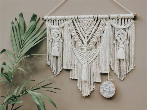 macrame classes adelaide  Q: How long does the class run for, and what's the price? A: 3 hours, $125 - $255 per guest ($255 per guest when you book for 1 guest, $165 for 2+ guests, $145 for 8+ guests, $125 for 15+ guests