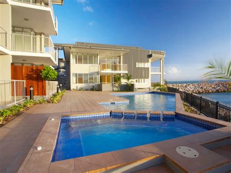 magnetic island apartments  It is a little different having an open bathroom (enclosed toilet room and