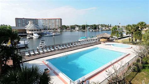 magnuson hotel marina cove new port richey Magnuson Hotel Waterfront Marina New Port Richey: Needs a lot of work