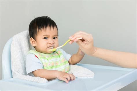 makanan yang menyebabkan sembelit pada bayi  Buah dan sayuran mengandung banyak serat yang sangat membantu pergerakan usus