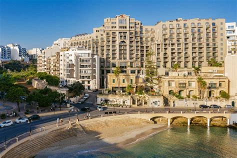 malta marriott balluta bay  Receptionen är öppen dygnet runt