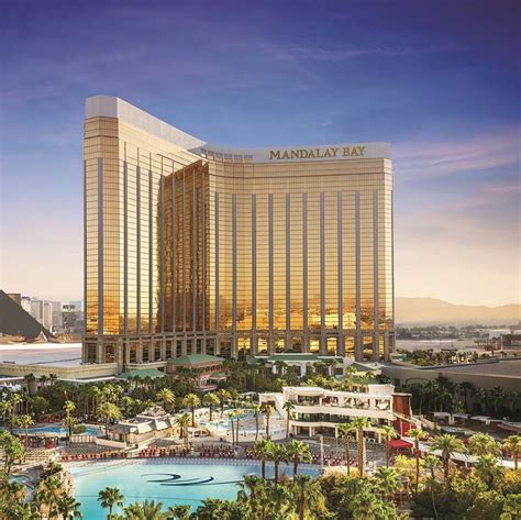 mandalay bay balcony 04 mi $553+