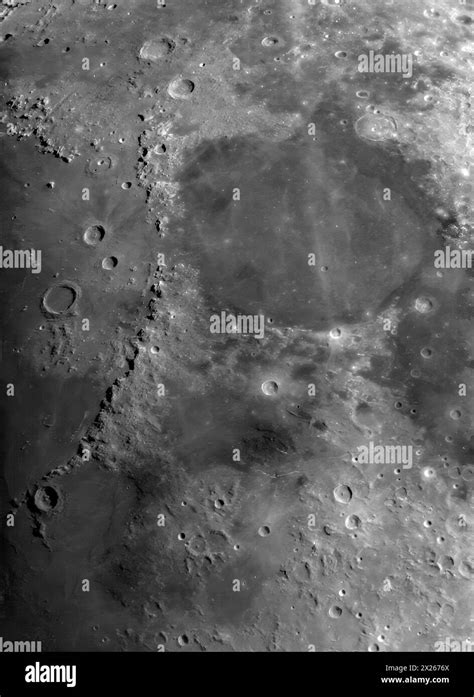 mare imbrium rok  It is a circular, bowl-shaped formation that has not undergone significant erosion